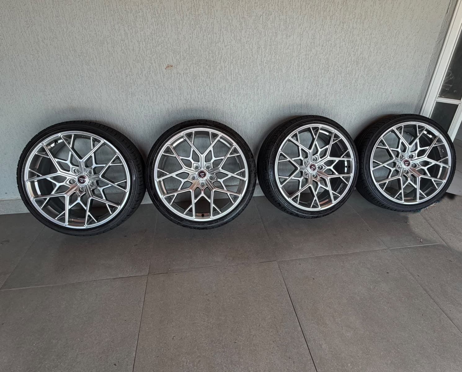 Rodas Vittoria Hanover aro 20 + pneus (5x112) — CS-2610-004